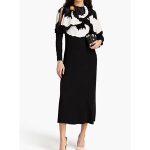 VALENTINO GARAVANI runway
Cape-effect silk-crepe and velvet midi dress